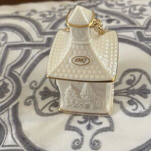 Lenox Christmas‎ ornament 1987